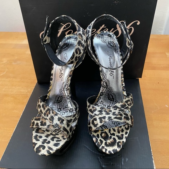 New in box black Animal Print size 7 high heels - Picture 9 of 9